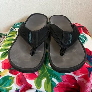 Vionic men’s leather flip flops. Size 11